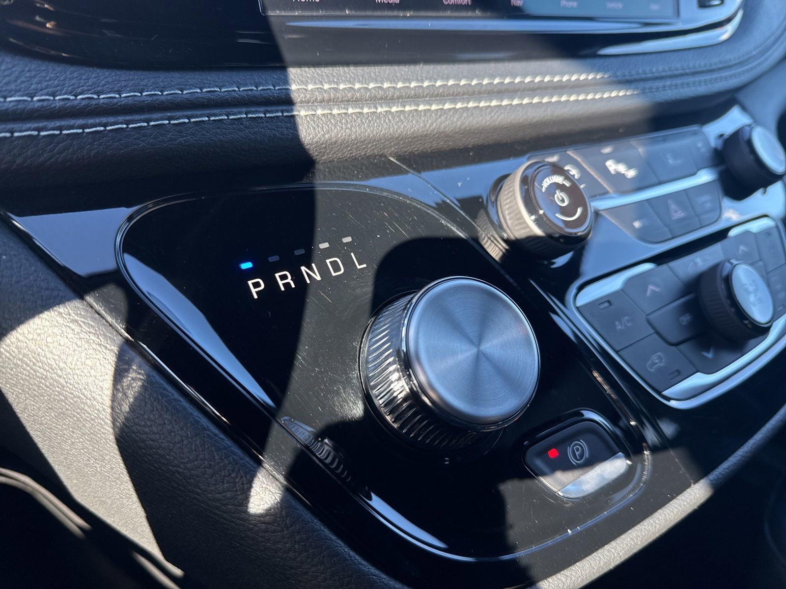 Used 2023 Chrysler Pacifica Touring-L w/ Uconnect Theater Family Group image 23