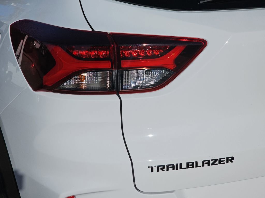 Used 2023 Chevrolet TrailBlazer RS w/ Convenience Package image 38