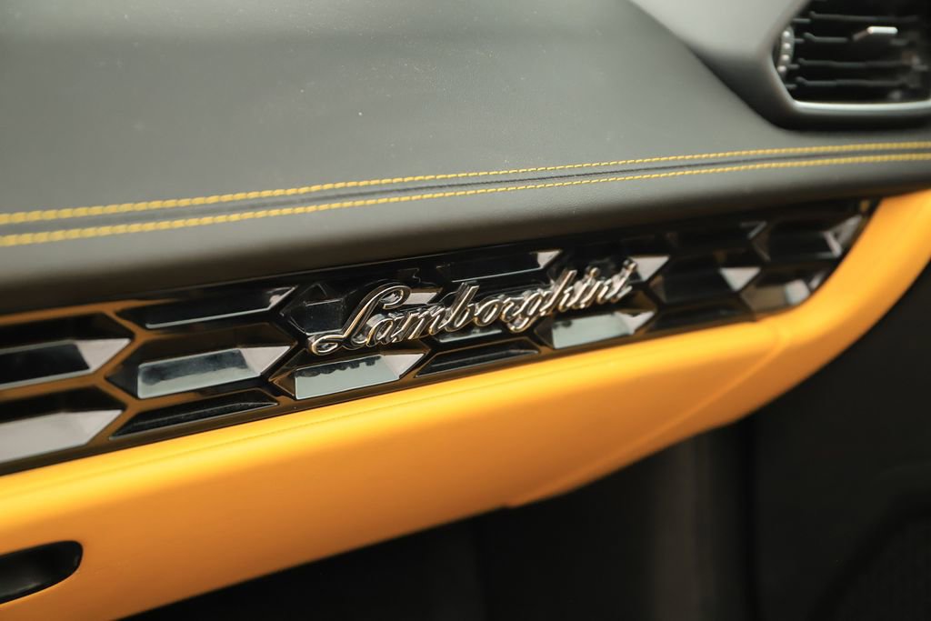 Used 2020 Lamborghini Huracan EVO RWD image 28