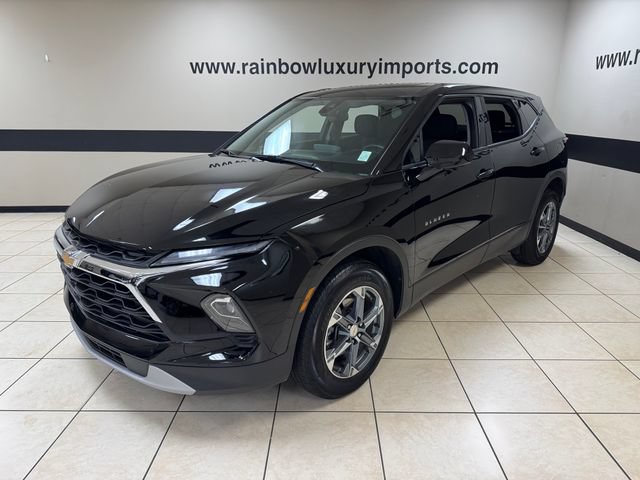 Used 2025 Chevrolet Blazer LT FWD image 3