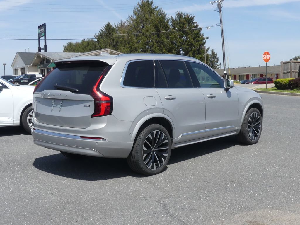 Used 2025 Volvo XC90 B6 Plus image 12