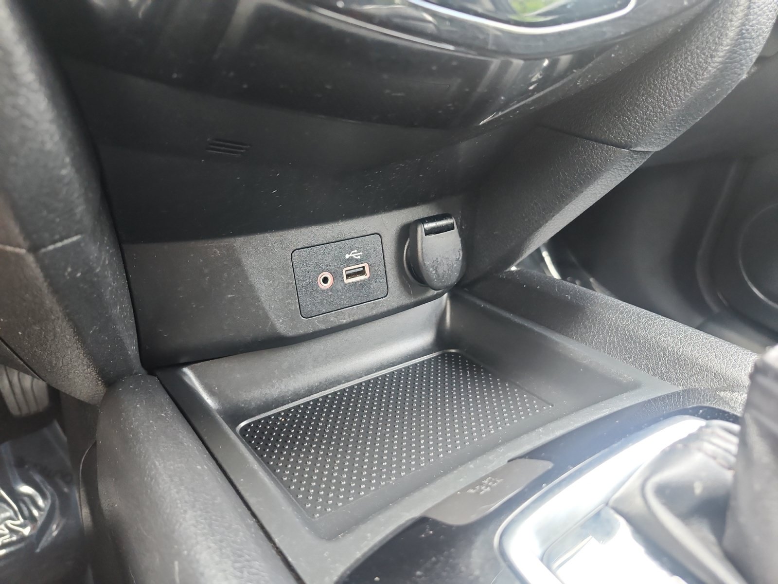 Used 2019 Nissan Rogue S w/ Special Edition Package FWD image 19