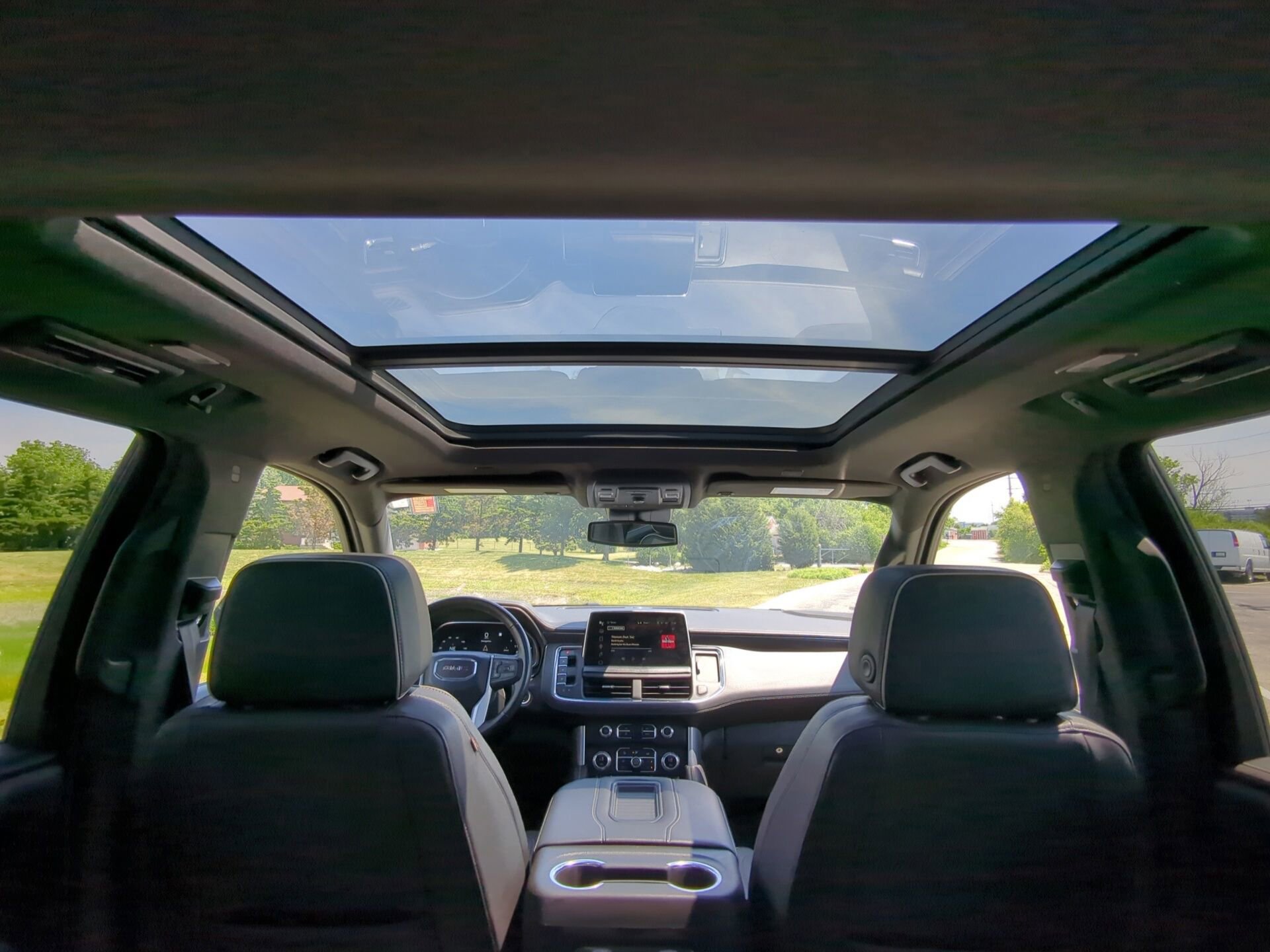 Used 2023 GMC Yukon XL SLT AWD/4WD image 14
