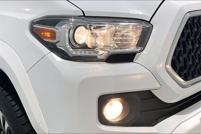 Used 2018 Toyota Tacoma TRD Sport AWD/4WD image 38