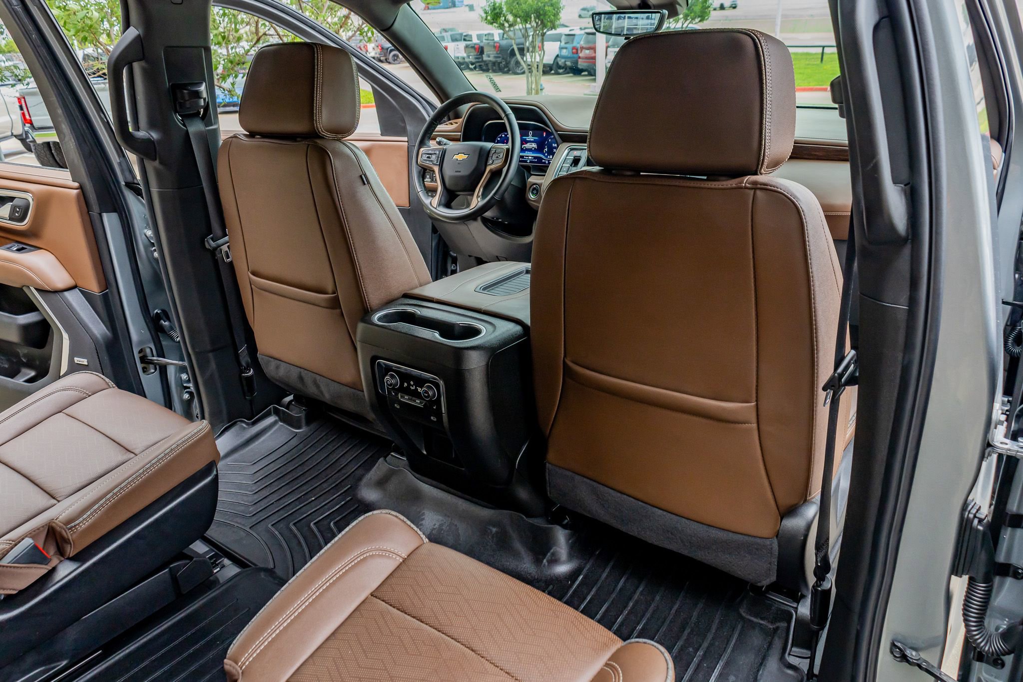 Used 2024 Chevrolet Suburban High Country image 32