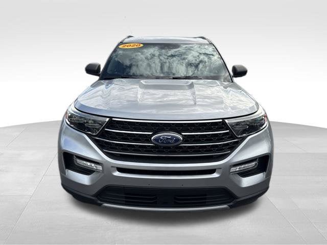 Used 2020 Ford Explorer XLT w/ Equipment Group 202A AWD/4WD image 2