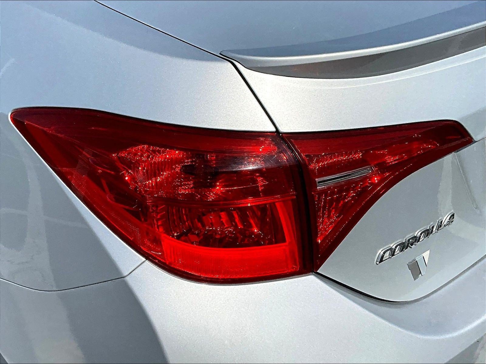 Used 2018 Toyota Corolla SE w/ Carpet Mat Package (TMS) FWD image 23