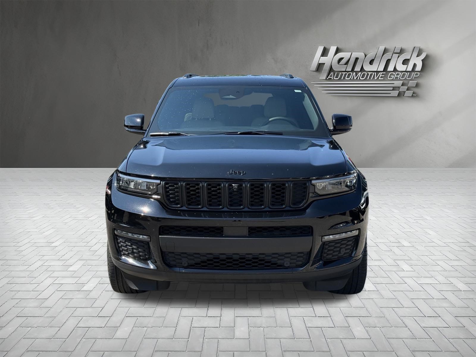 Used 2023 Jeep Grand Cherokee L Limited w/ Luxury Tech Group II AWD/4WD image 3