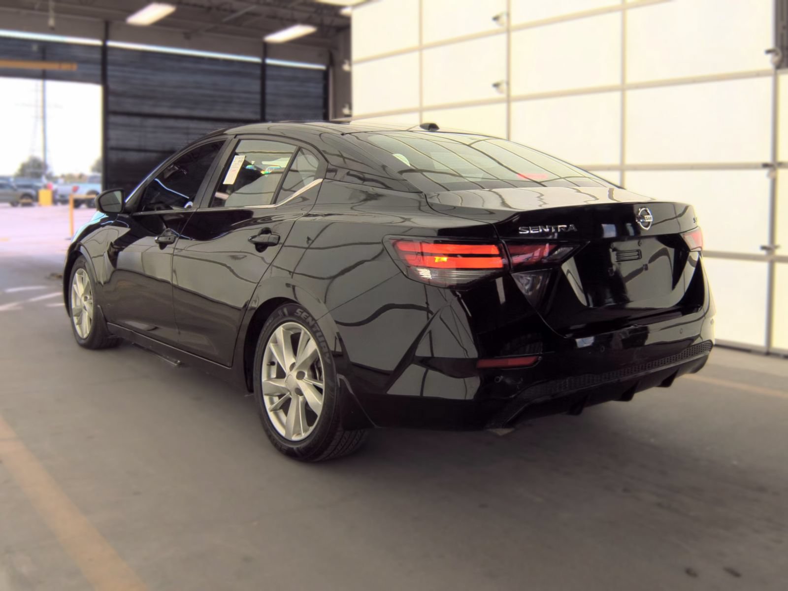 Used 2022 Nissan Sentra SV w/ SV Premium Package FWD image 6