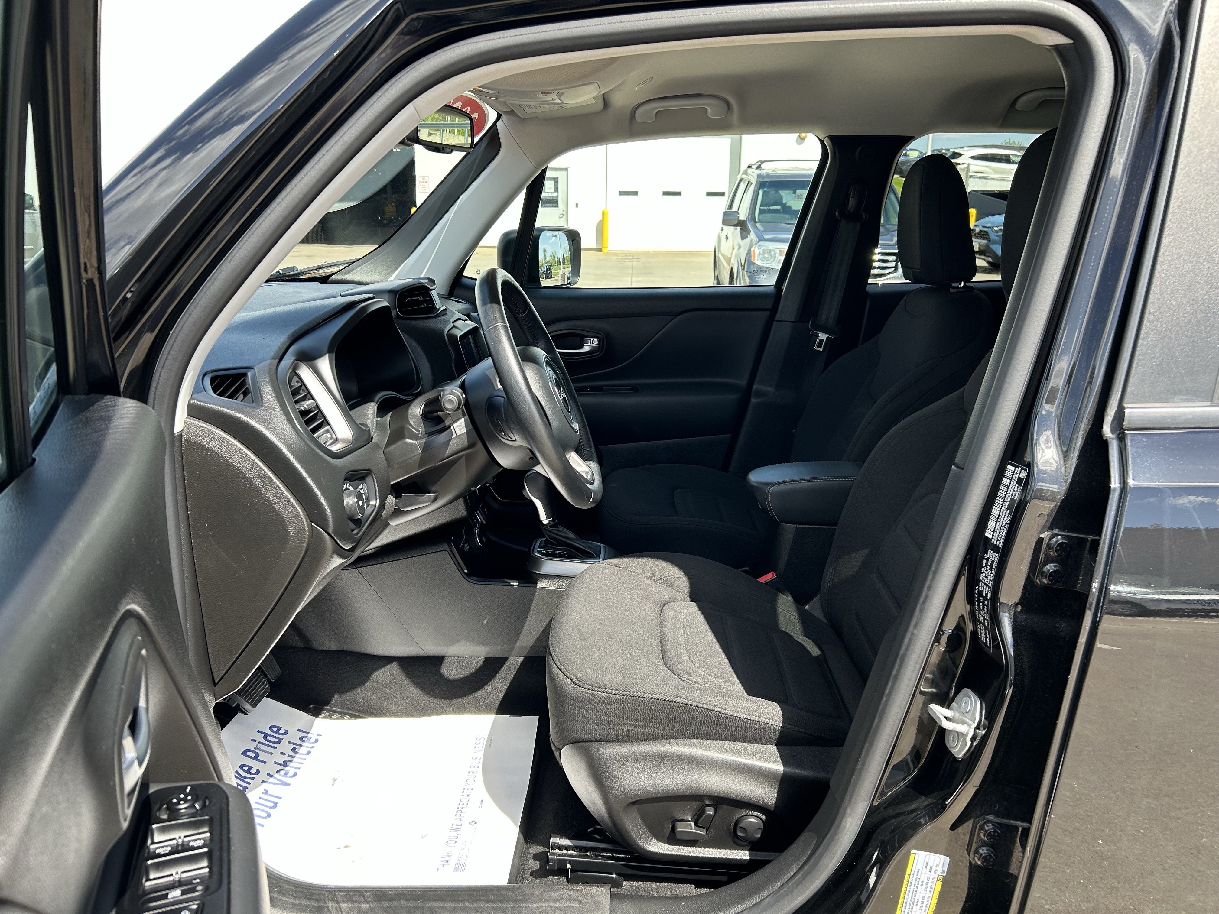 Used 2022 Jeep Renegade Latitude w/ Convenience Group AWD/4WD image 14