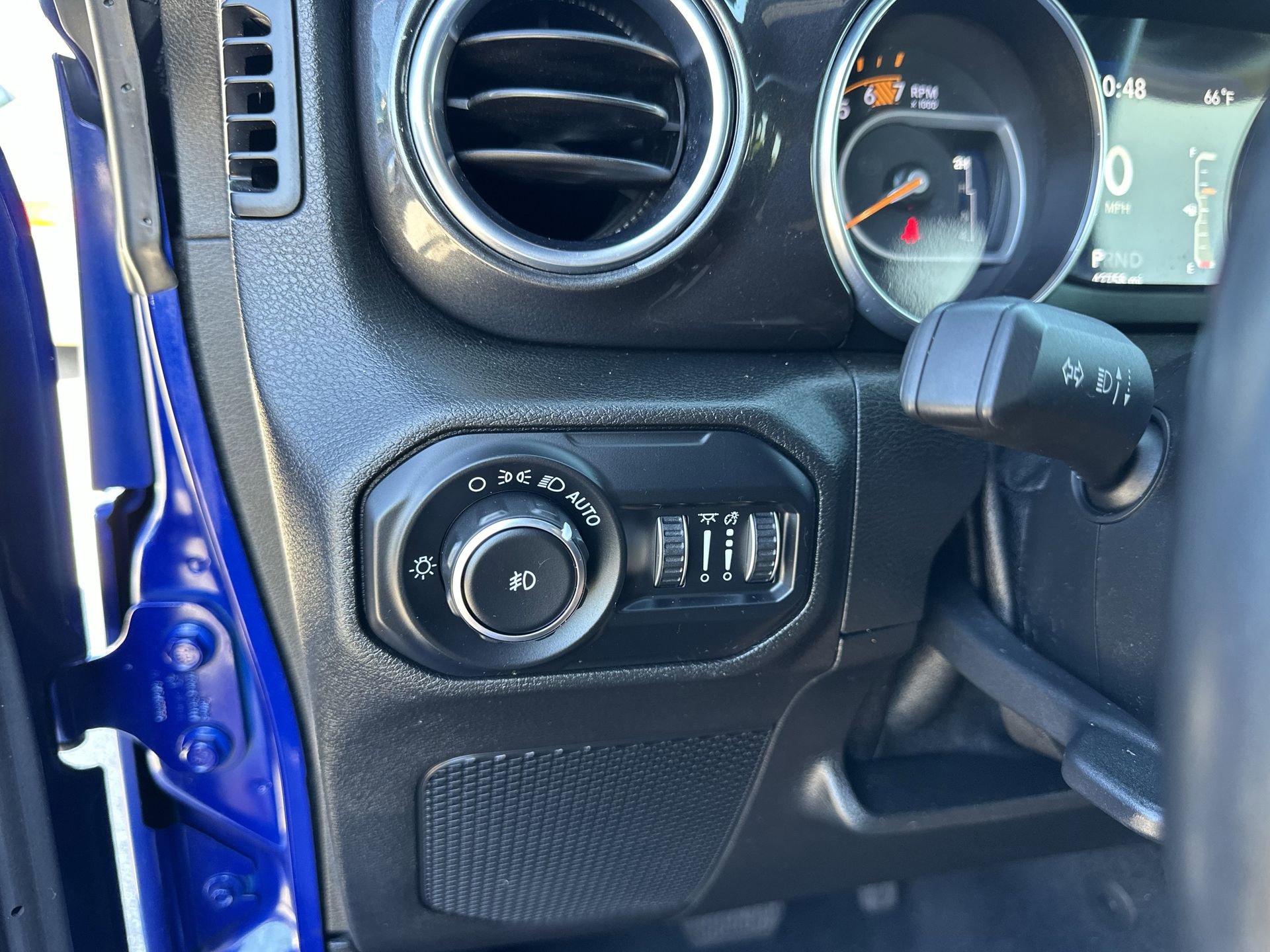 Used 2020 Jeep Wrangler Unlimited Sahara image 32