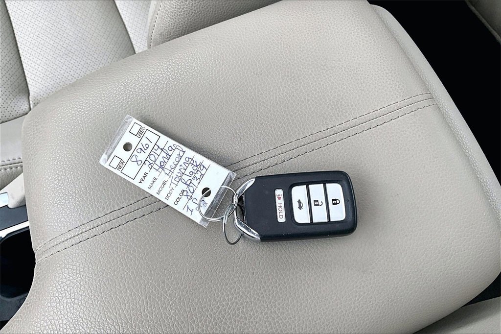 Used 2014 Honda Accord Touring image 34