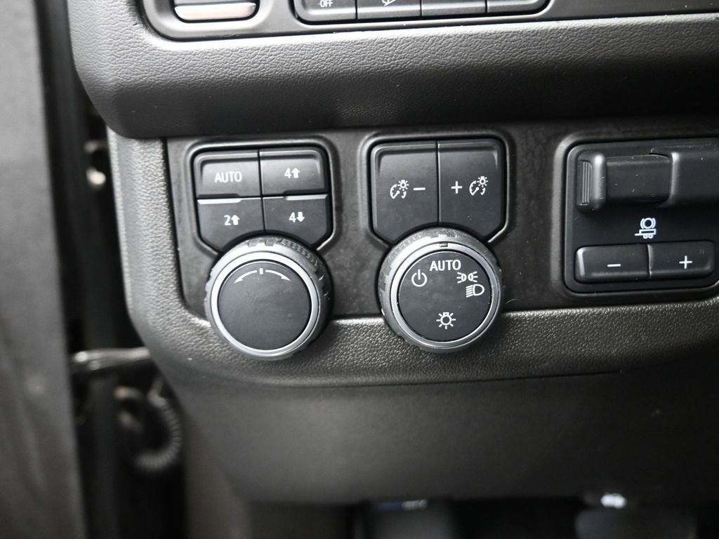 Used 2021 Chevrolet Suburban Z71 w/ Z71 Signature Package image 9