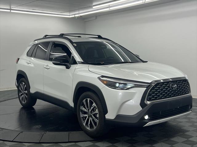 Certified 2025 Toyota Corolla Cross XLE image 2