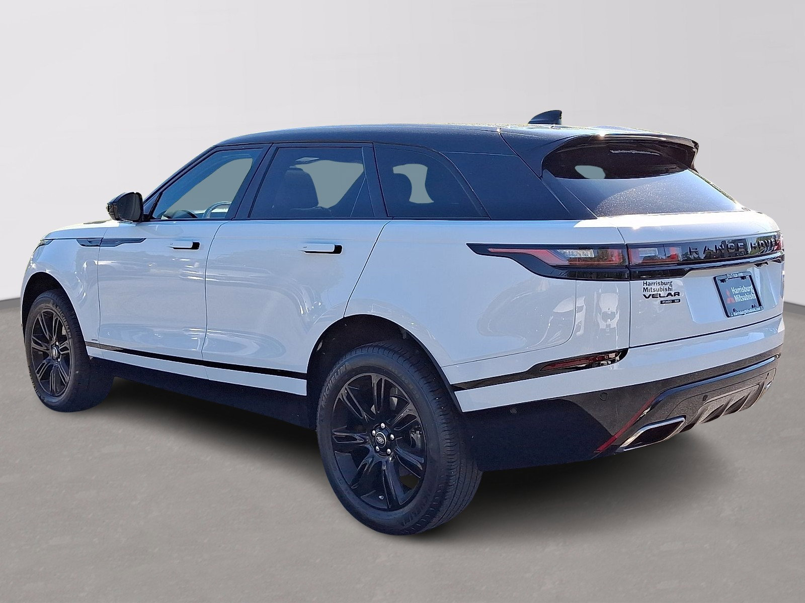 Used 2019 Land Rover Range Rover Velar R-Dynamic SE AWD/4WD image 4