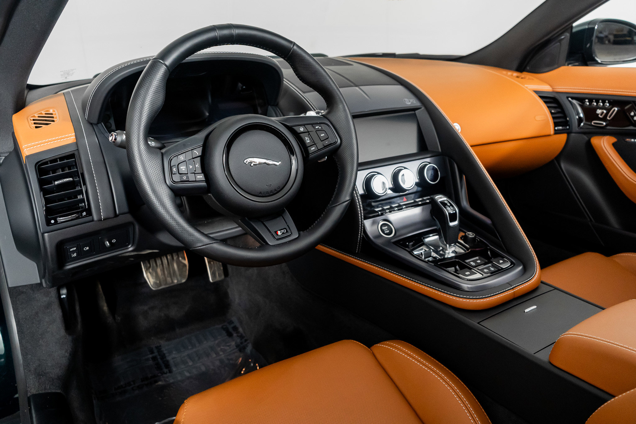 Used 2023 Jaguar F-TYPE R image 2