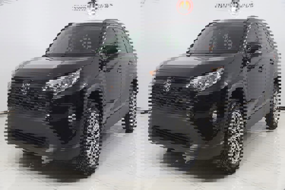 Used 2019 Toyota RAV4 XLE Premium image 5