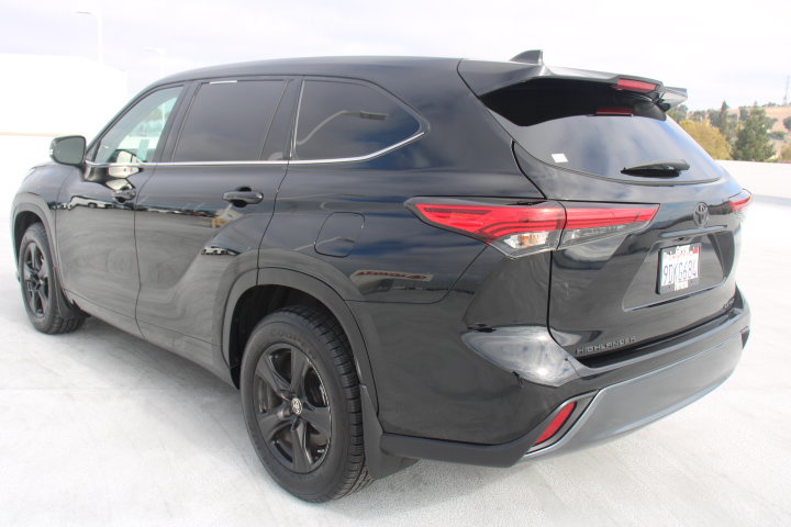 Used 2022 Toyota Highlander LE AWD/4WD image 5