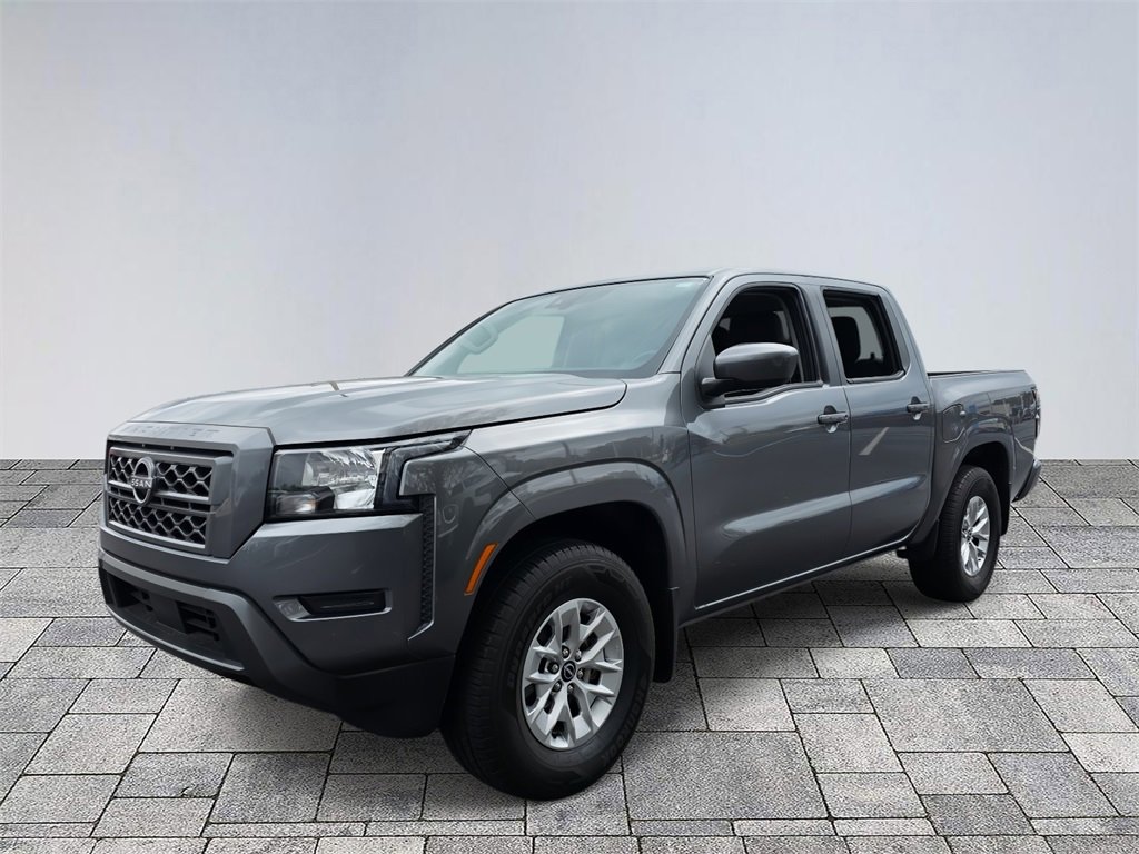 Used 2024 Nissan Frontier SV image 3