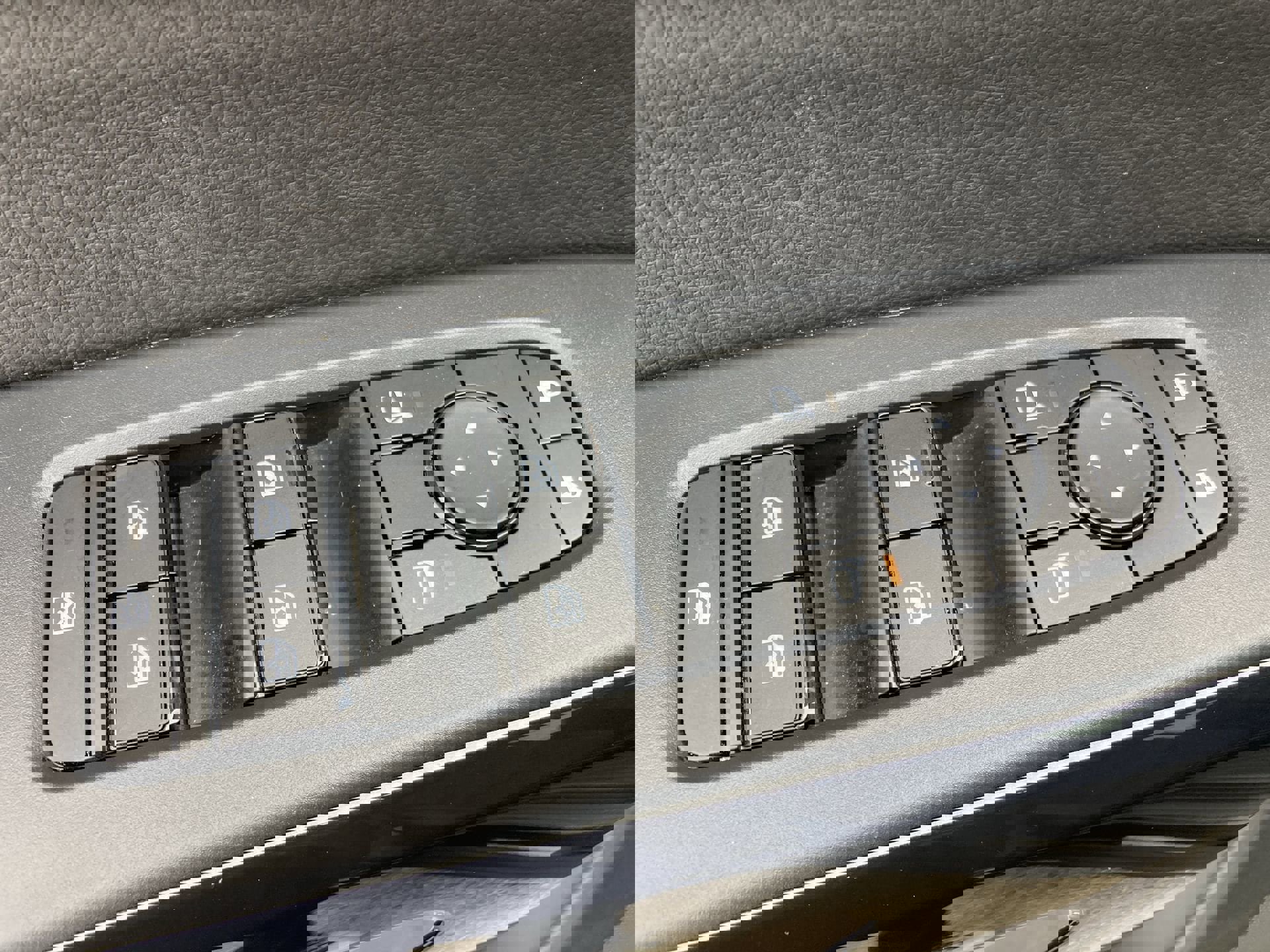 Used 2025 Nissan Pathfinder SV image 15