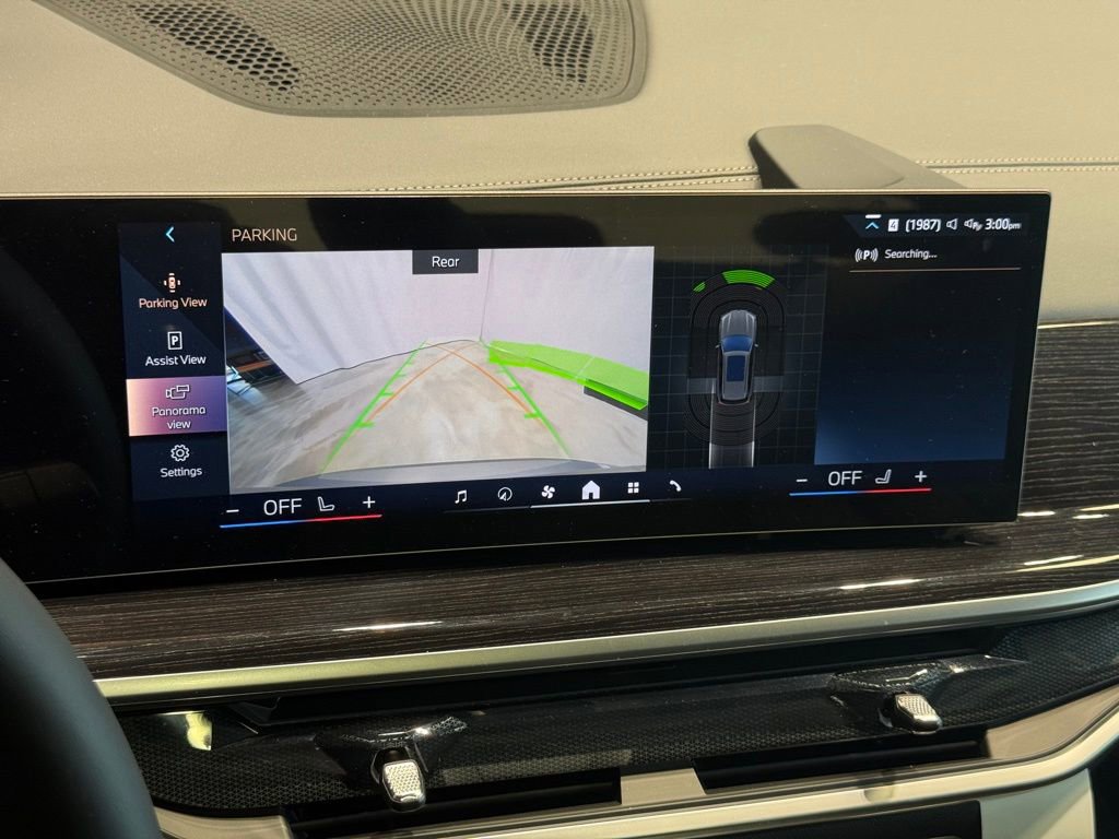 Used 2025 BMW X5 xDrive40i w/ Executive Package image 11