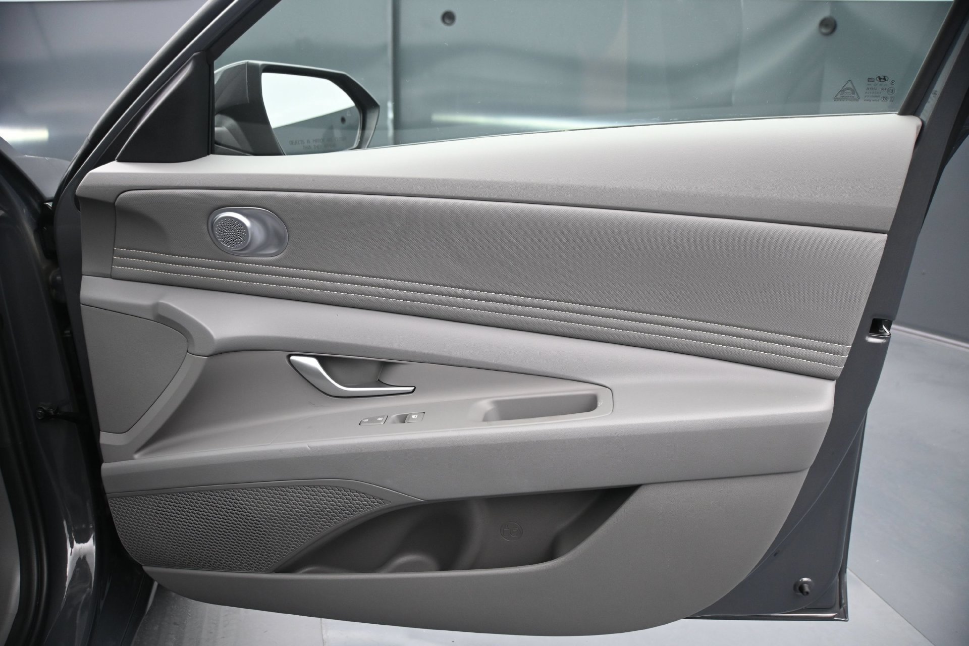 Used 2025 Hyundai Elantra SEL FWD image 12