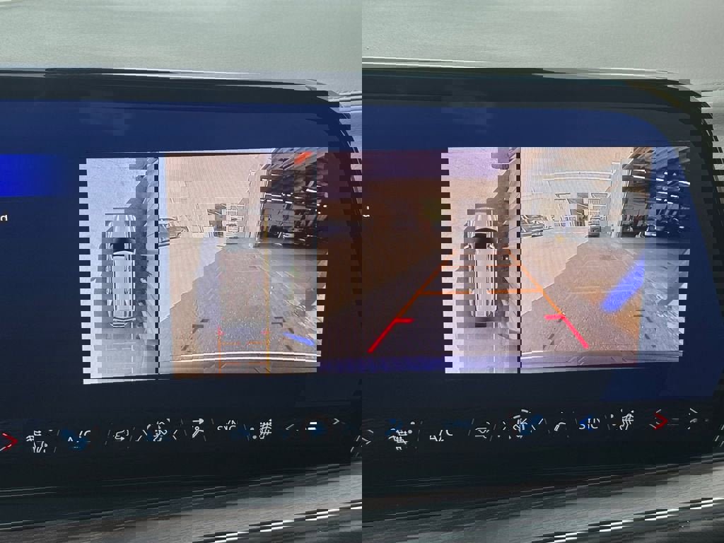 Used 2025 Chevrolet Tahoe Z71 AWD/4WD image 18