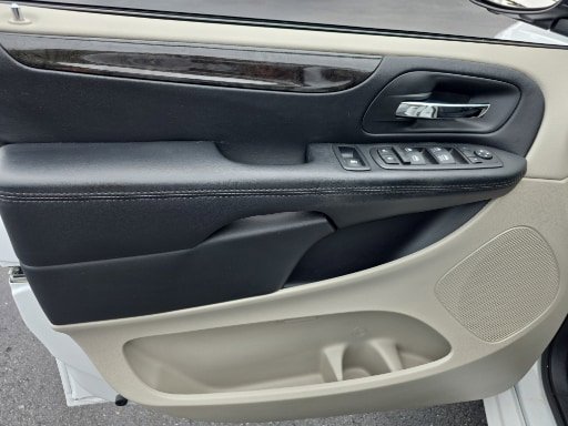 Used 2020 Dodge Grand Caravan SE w/ UConnect Hands-Free Group FWD image 19