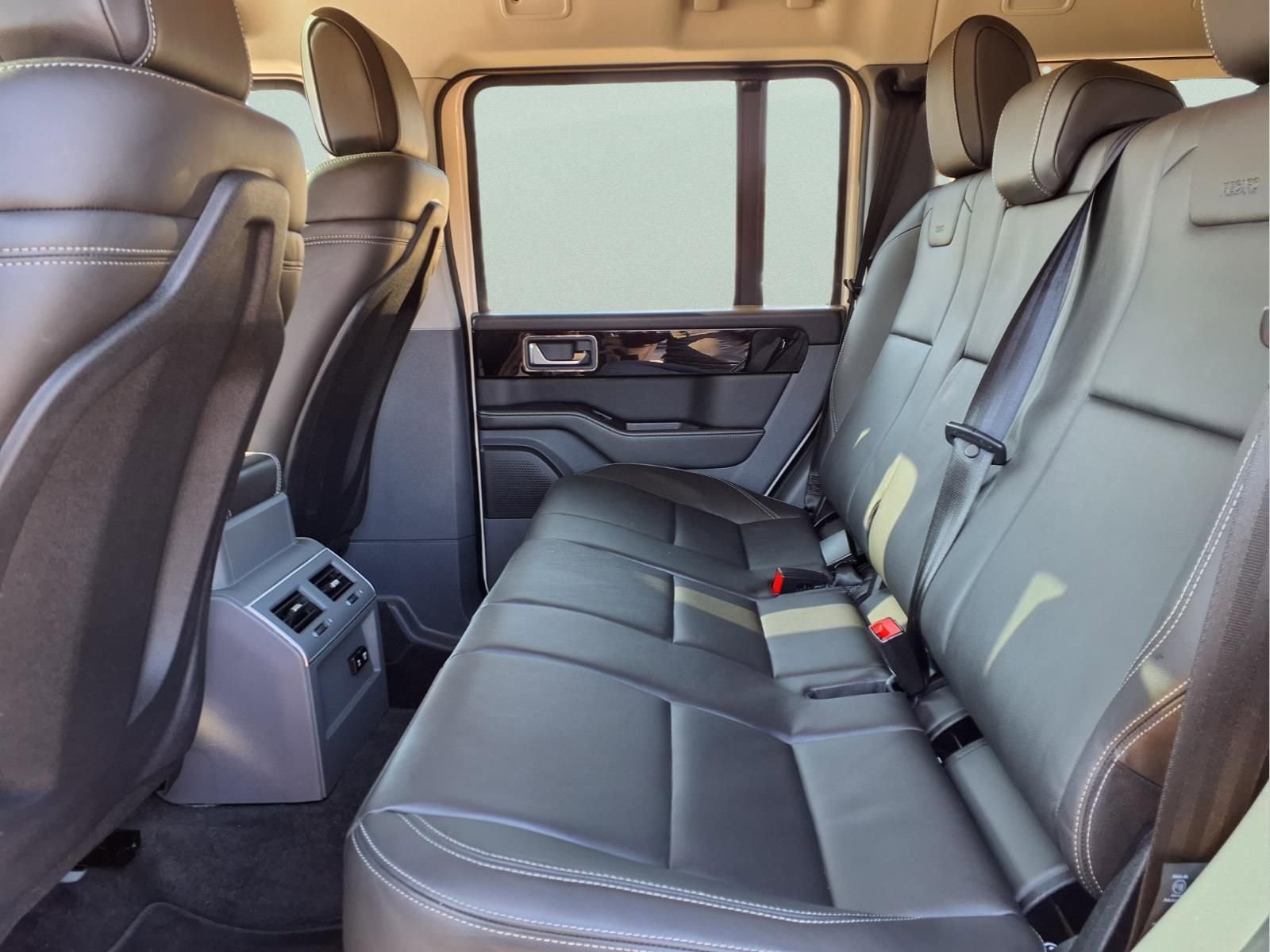 Used 2024 INEOS Grenadier Fieldmaster Edition image 11