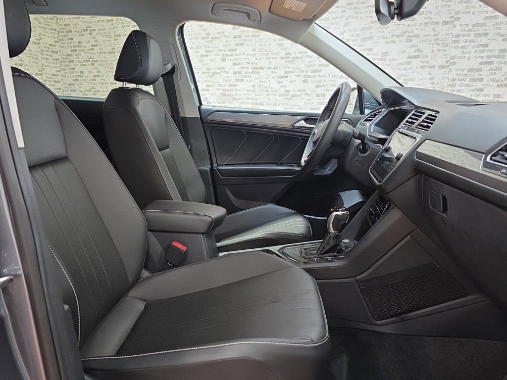 Used 2023 Volkswagen Tiguan SE image 14