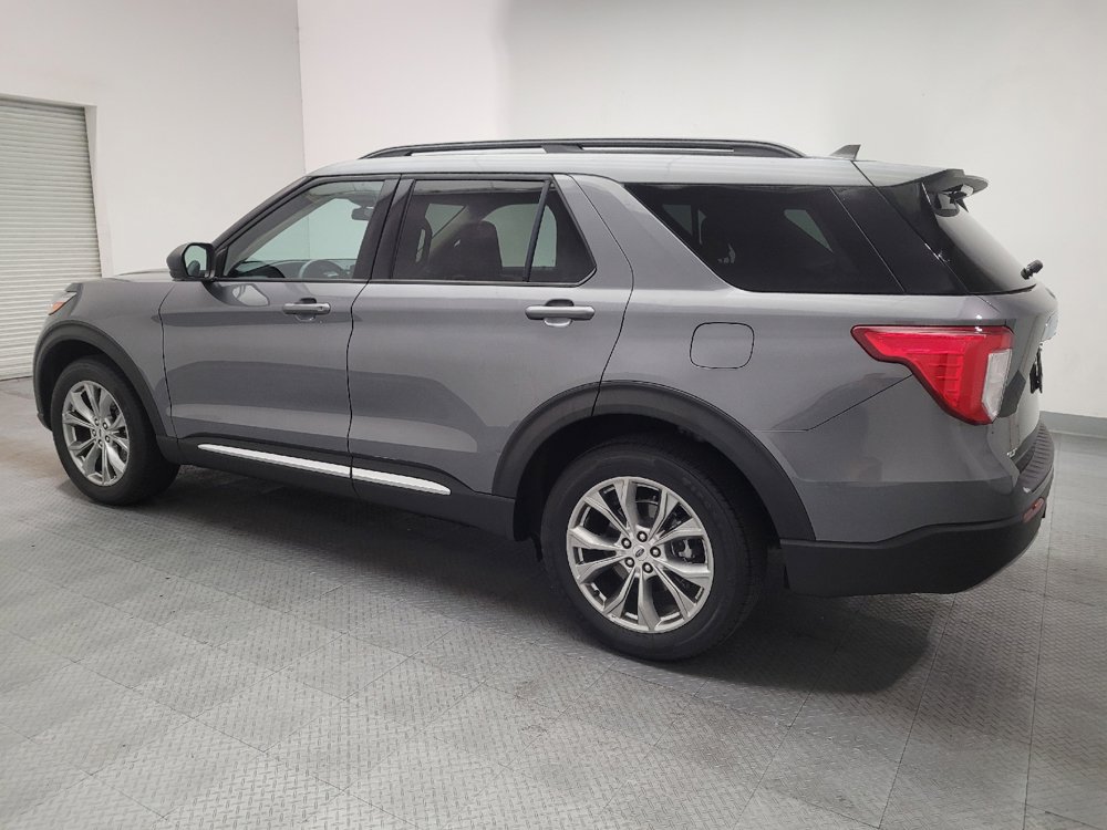 Used 2022 Ford Explorer XLT w/ Equipment Group 202A AWD/4WD image 3
