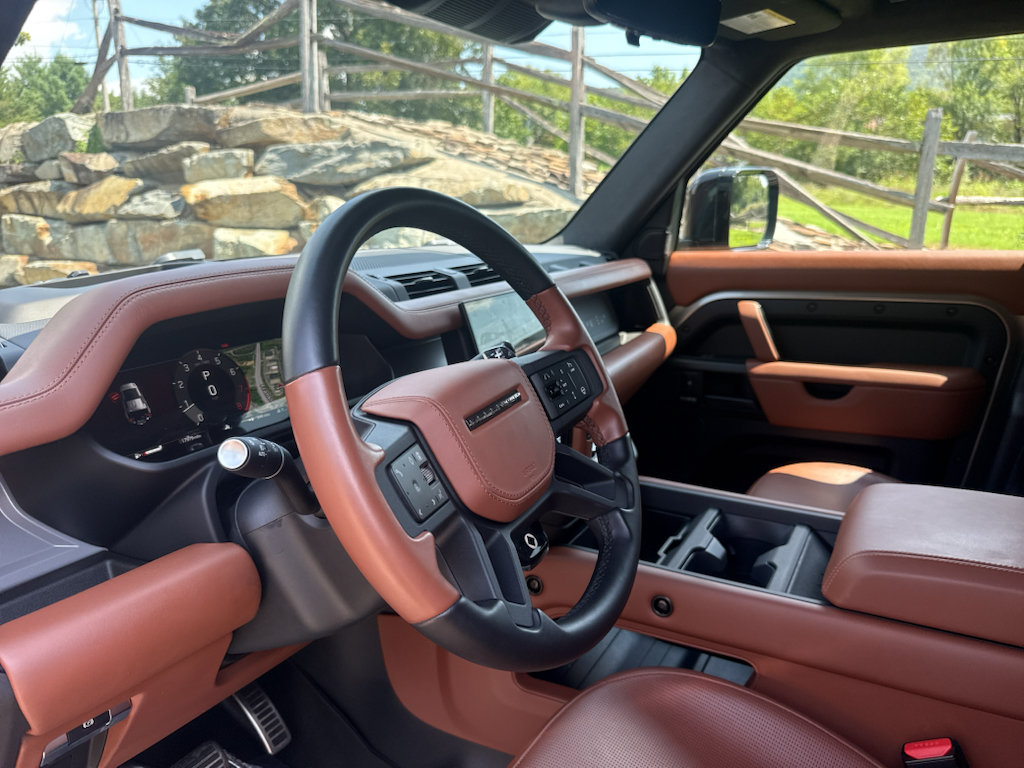 Used 2025 Land Rover Defender 110 AWD/4WD image 6