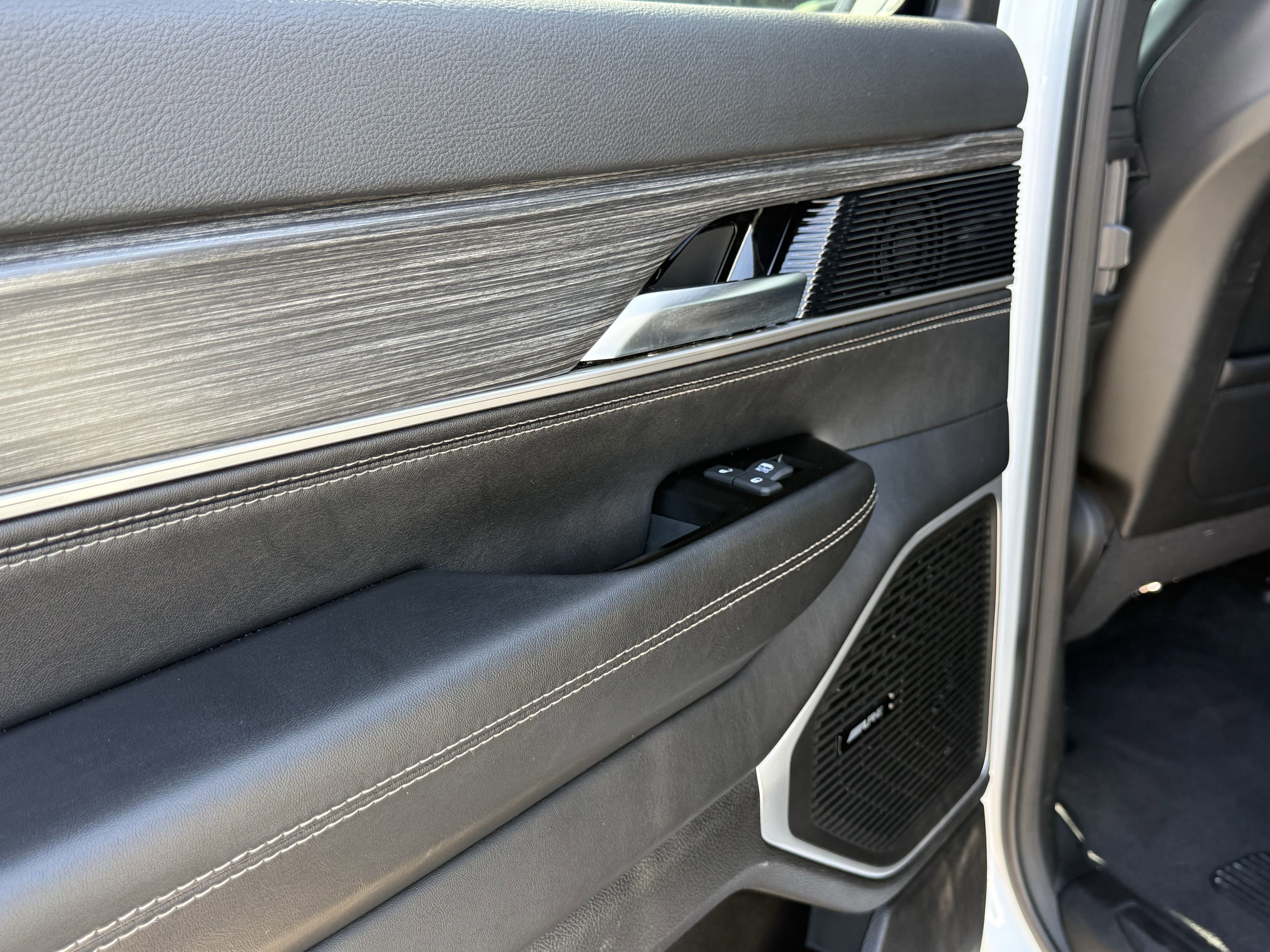 Used 2024 Jeep Wagoneer Series II w/ Flexible Seating Group image 38