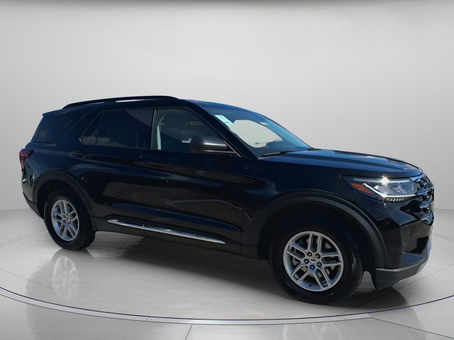 New 2025 Ford Explorer Active w/ Active Comfort Package image 2