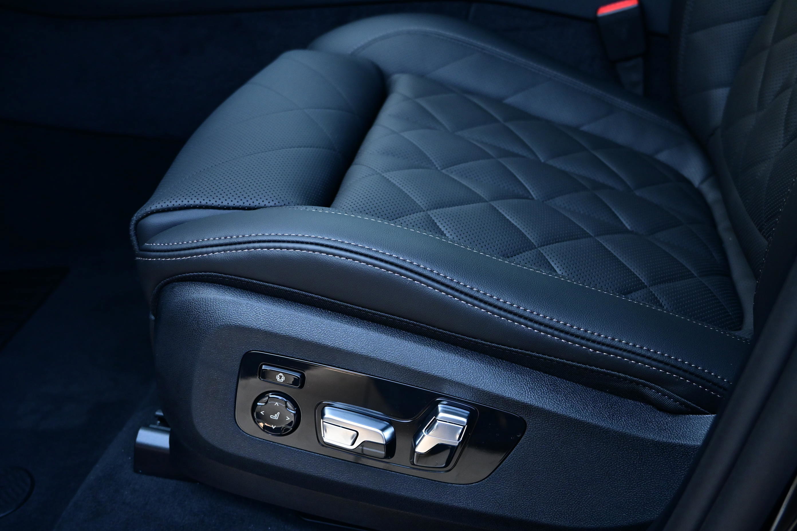 New 2026 BMW X5 M60i image 31