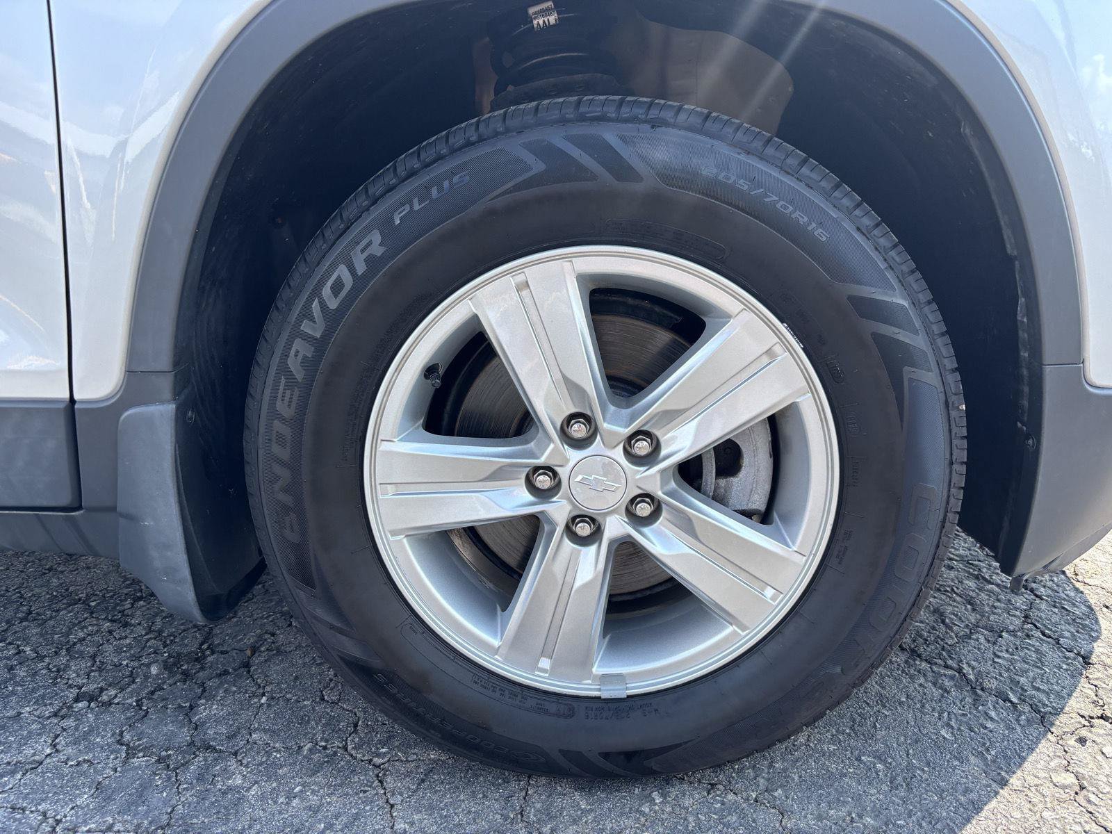 Used 2019 Chevrolet Trax LS w/ Tint and Cruise Package FWD image 9