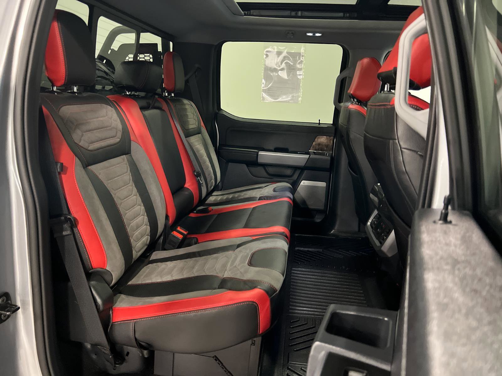 Used 2024 Ford F250 Lariat w/ Lariat Ultimate Package image 32