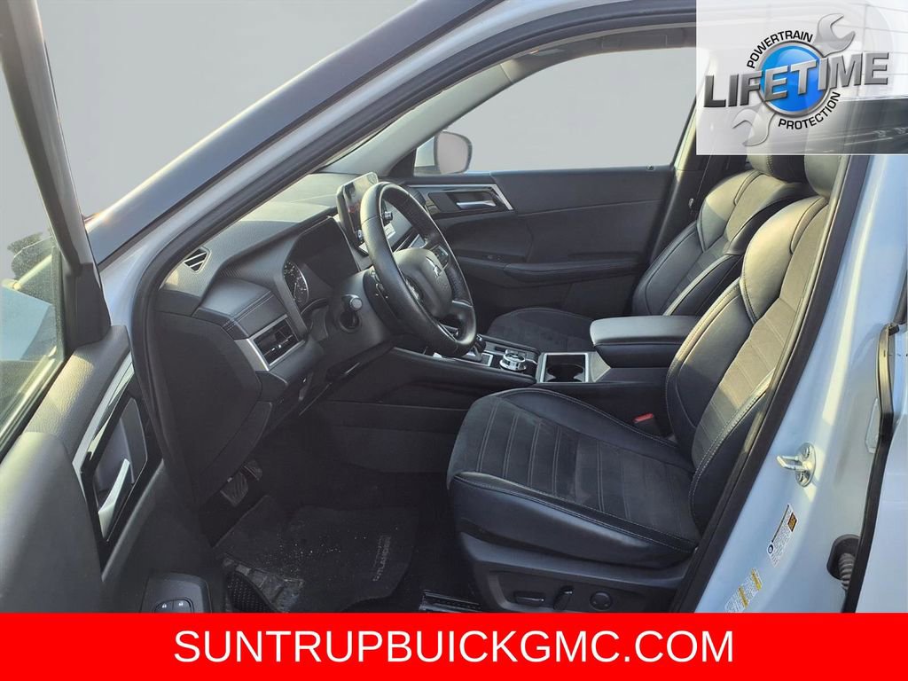 Used 2024 Mitsubishi Outlander SE image 23