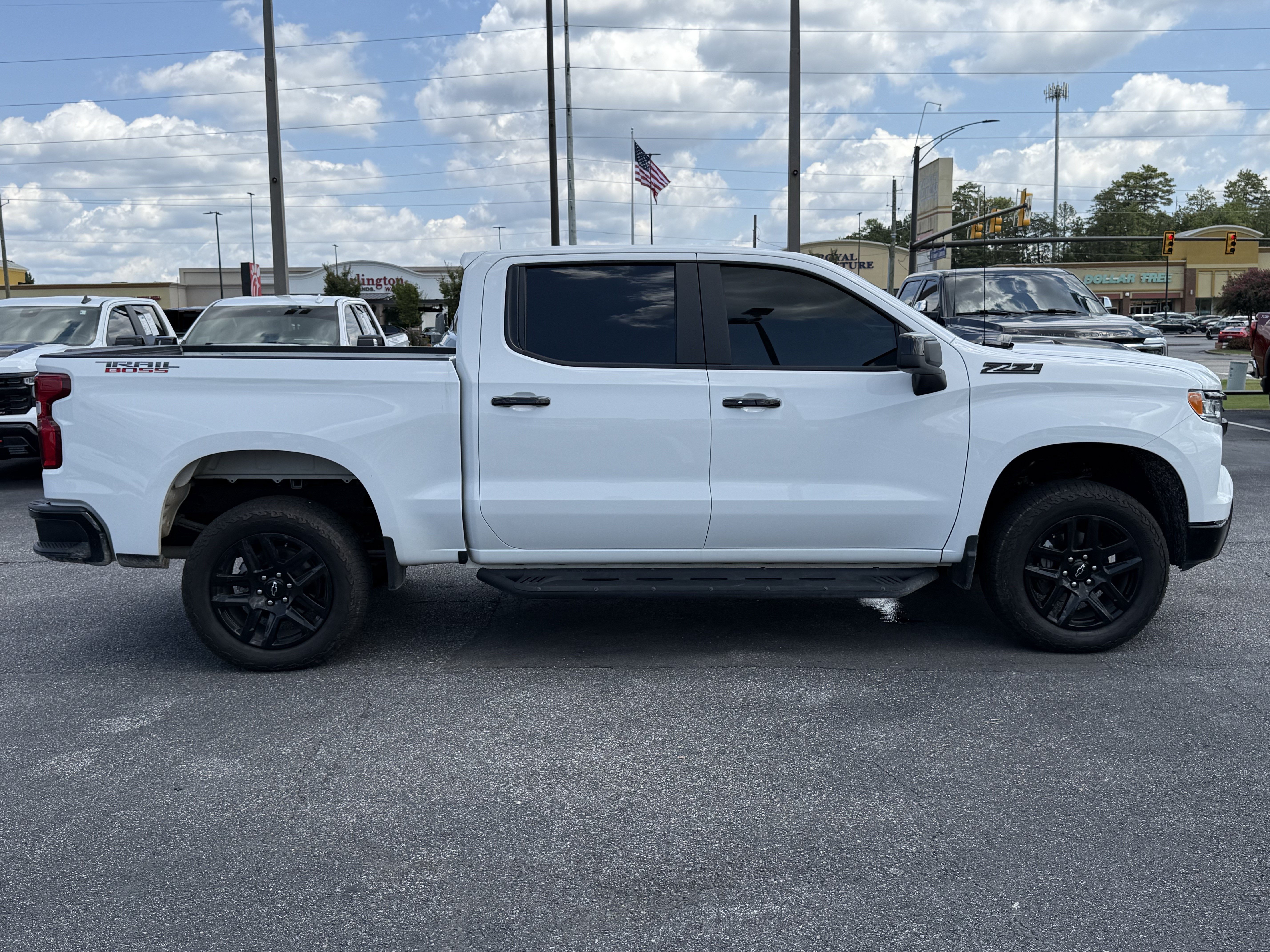 Used 2025 Chevrolet Silverado 1500 LT Trail Boss w/ Convenience Package II AWD/4WD image 11