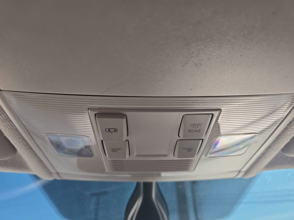 Used 2023 Volkswagen Tiguan S image 33