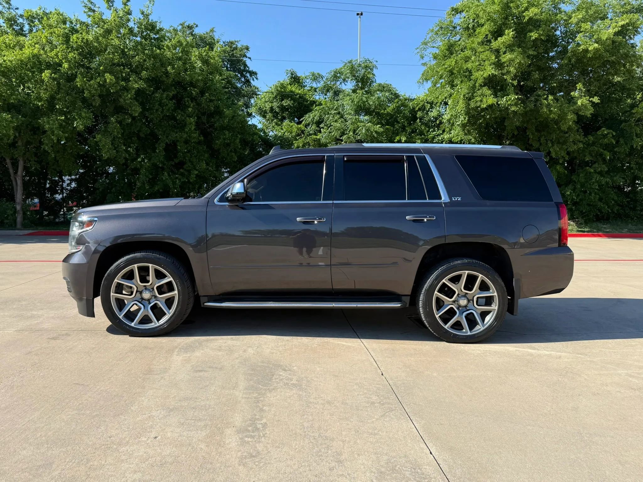 Used 2016 Chevrolet Tahoe LTZ AWD/4WD image 2