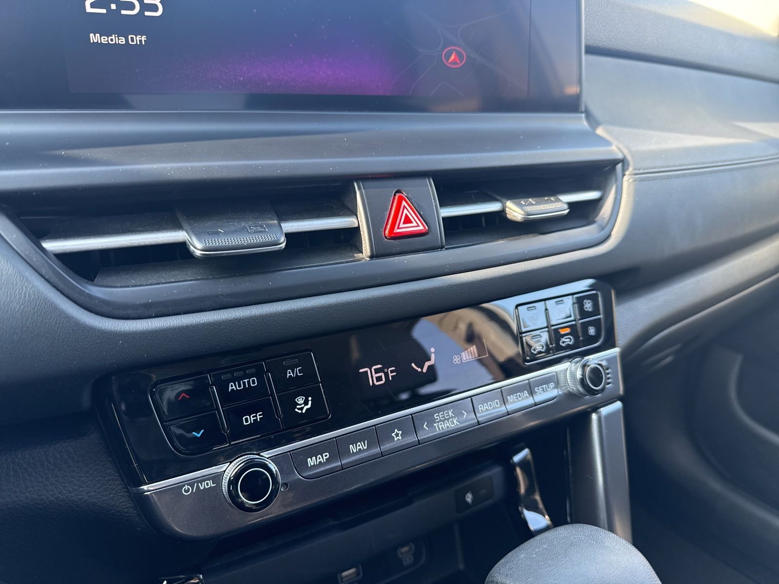 Used 2024 Kia Seltos EX image 22