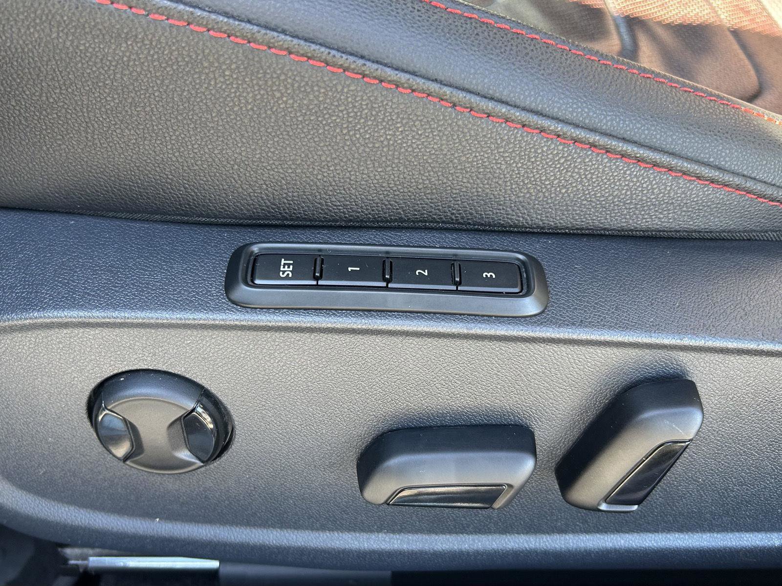 Used 2023 Volkswagen Jetta GLI Autobahn image 14