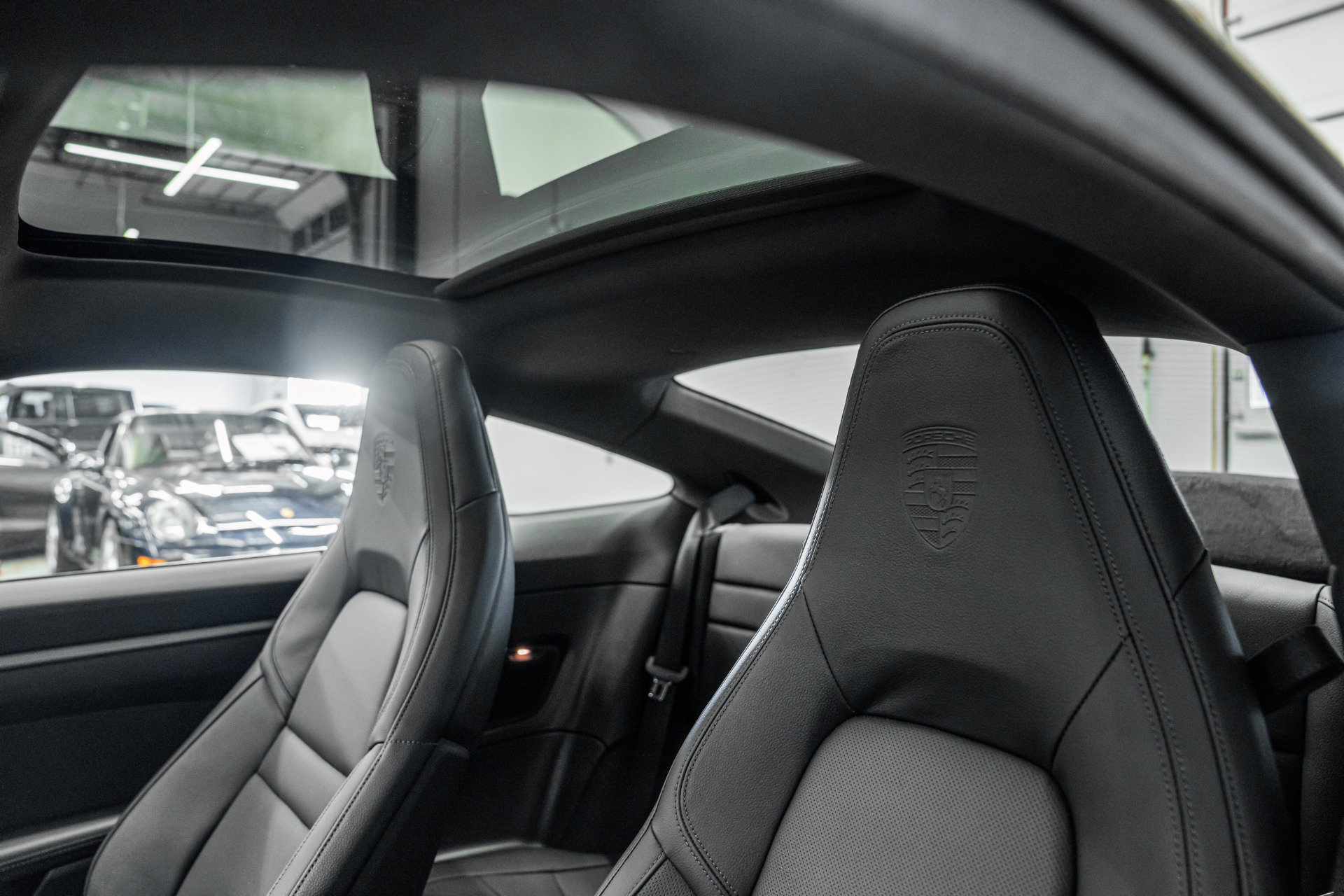 Used 2025 Porsche 911 Carrera RWD image 16
