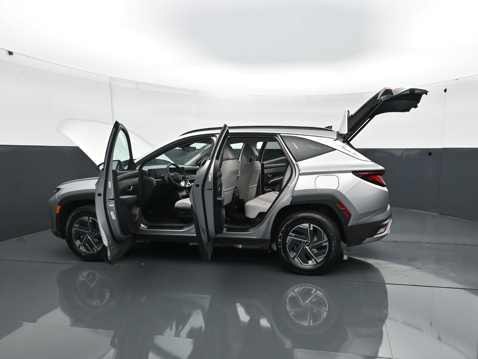 Used 2025 Hyundai Tucson Blue AWD/4WD image 28