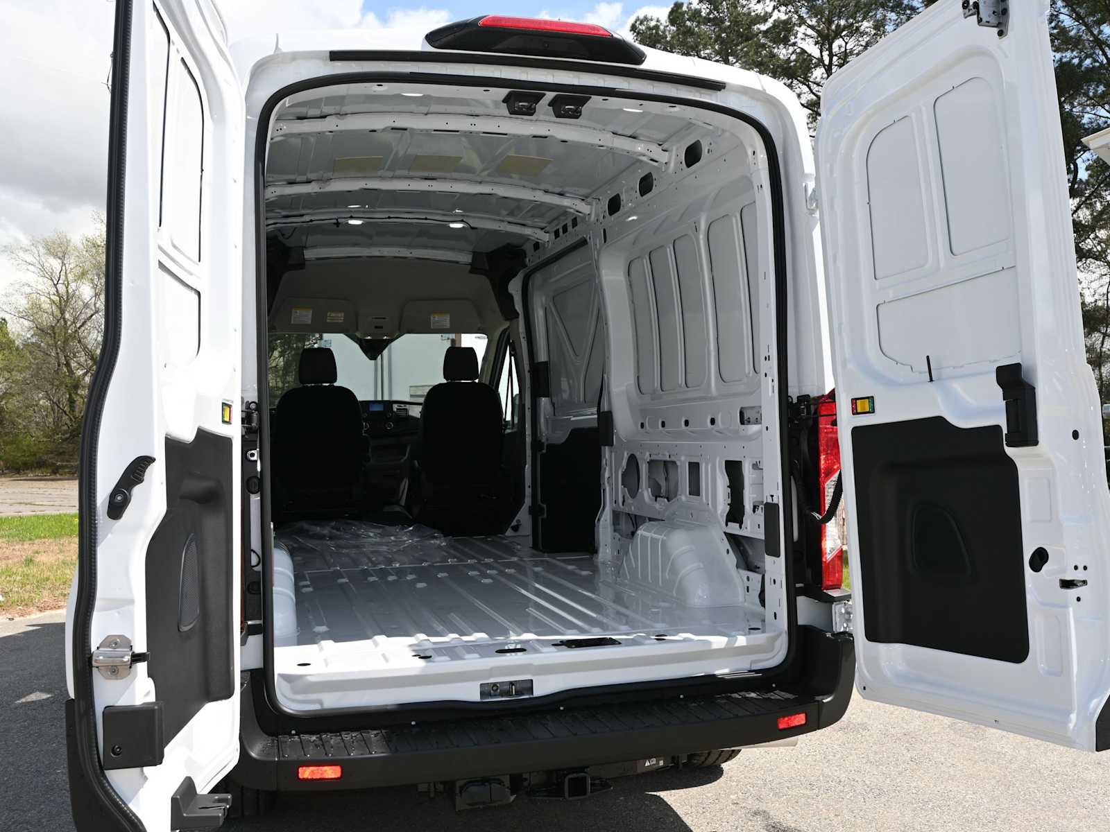 New 2025 Ford Transit 250 148 Medium Roof image 23