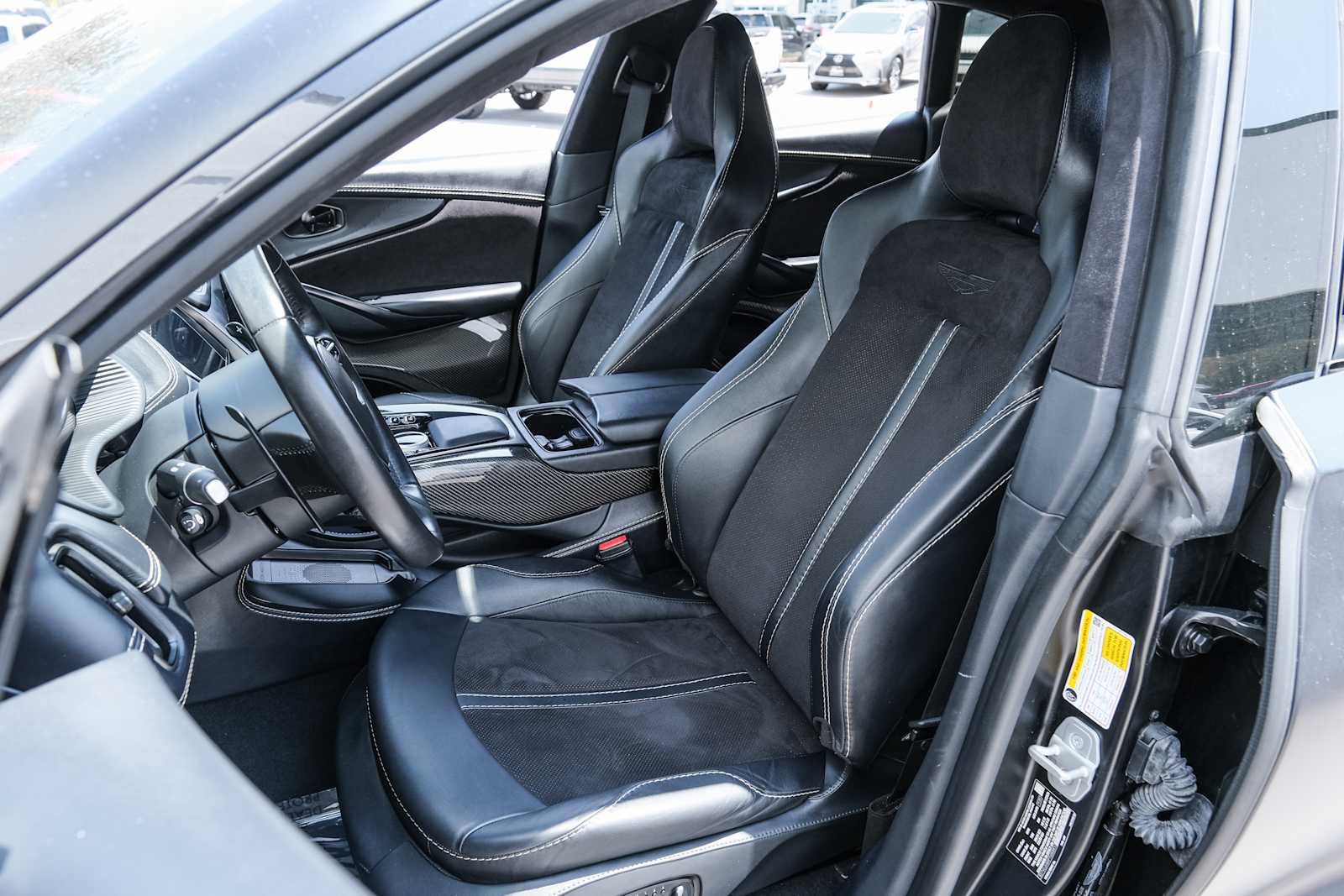 Used 2023 Aston Martin DBX AWD/4WD image 28