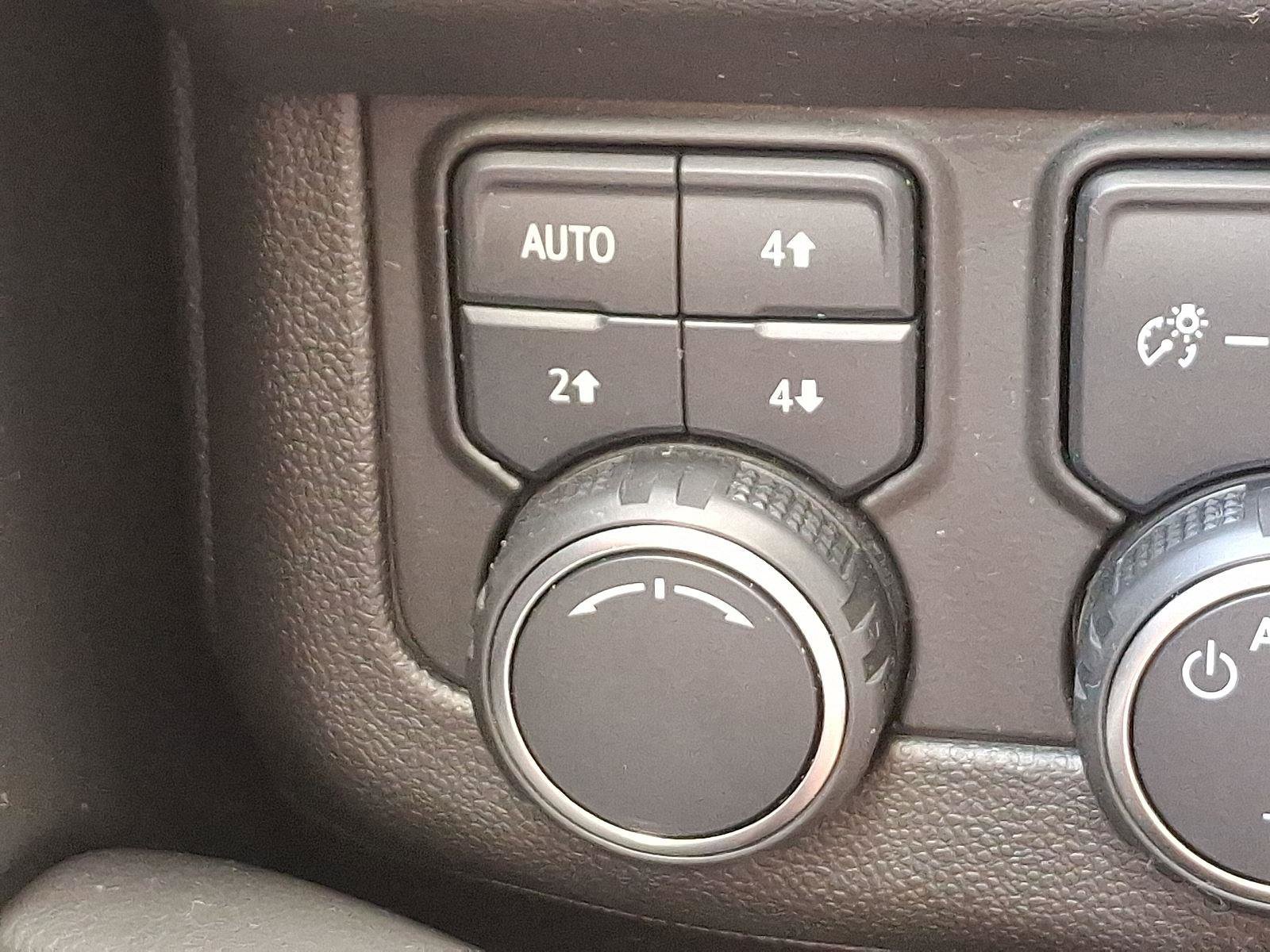 Used 2021 Chevrolet Suburban High Country w/ Premium Package image 28