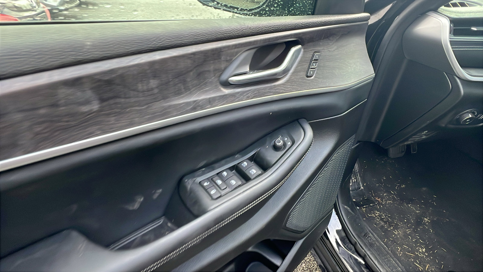 Used 2024 Jeep Grand Cherokee L Limited w/ Luxury Tech Group II image 15