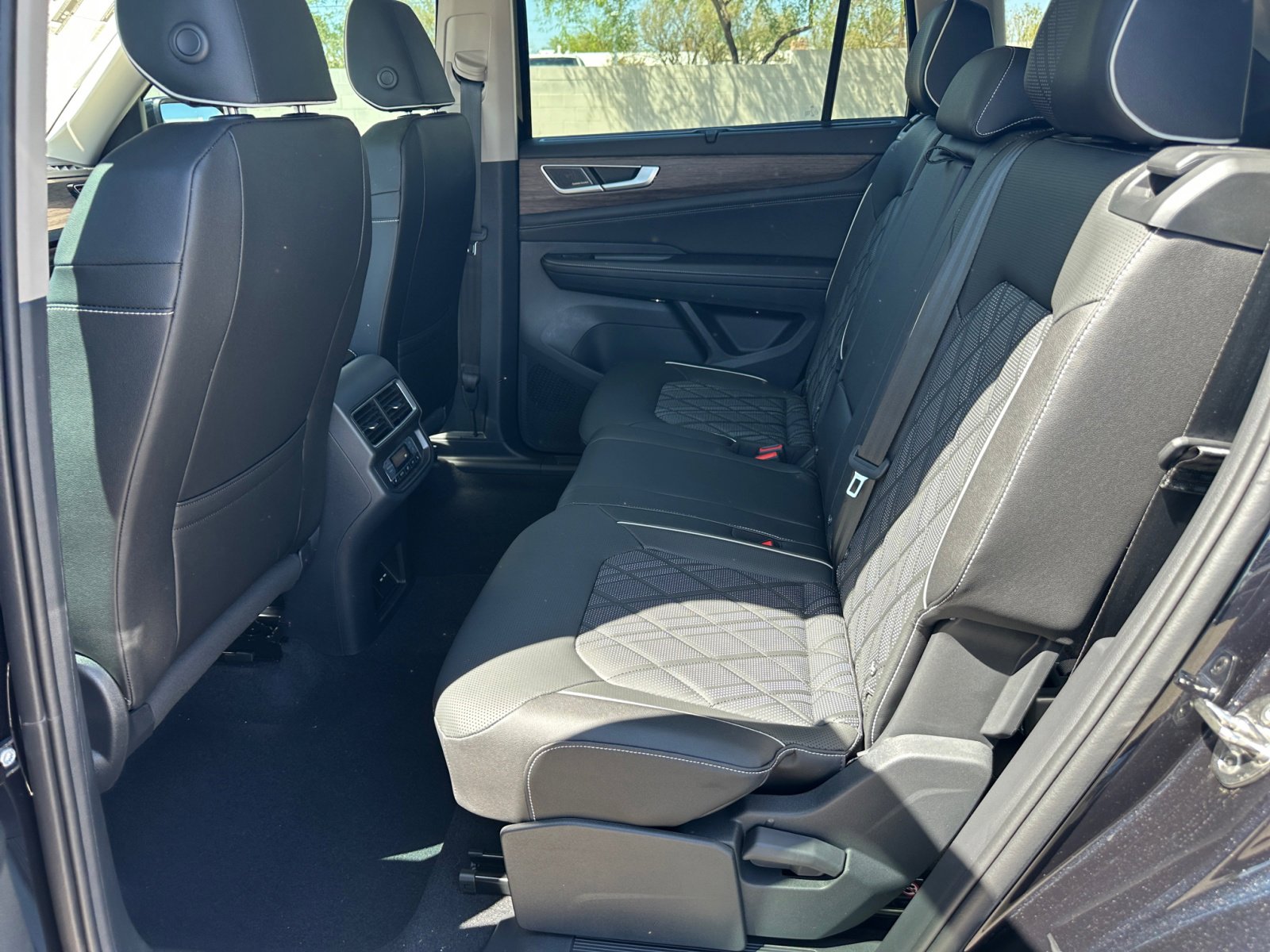 New 2025 Volkswagen Atlas SEL Premium R-Line image 17